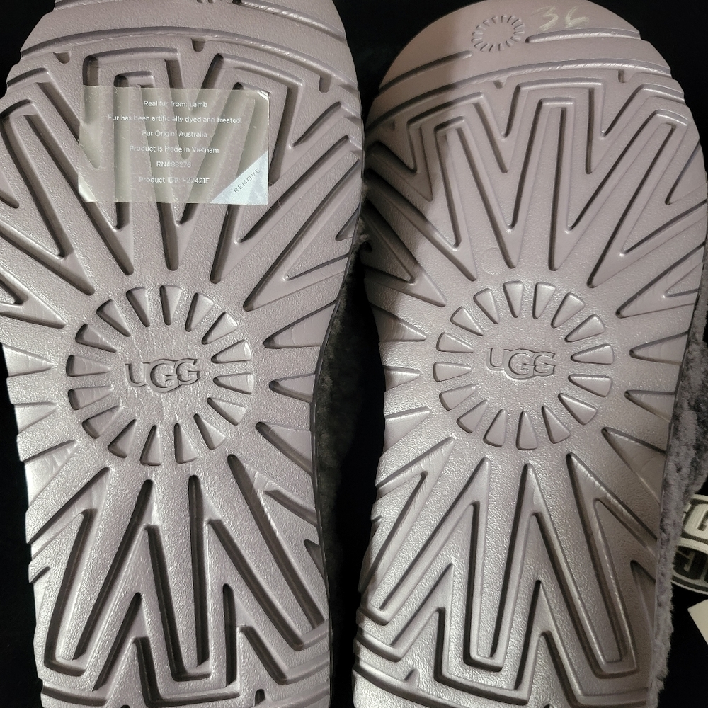 BRANS NEW NEVER WORN Grey uggs lifted slippers